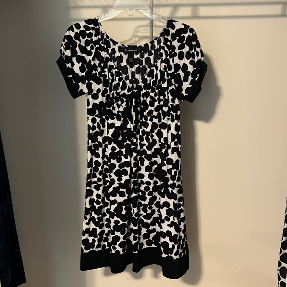 INC short sleeved lightweight dress. Black and white